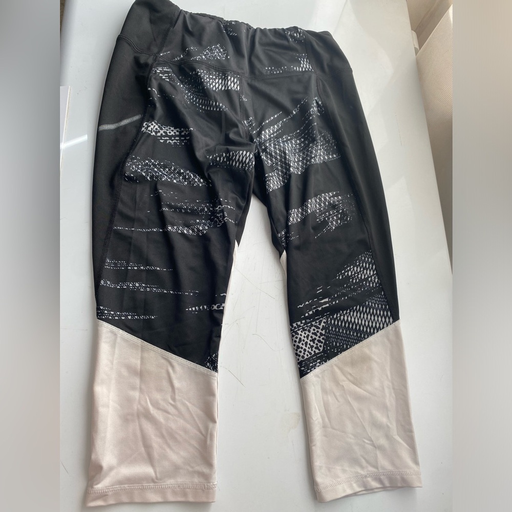 Athletic leggings